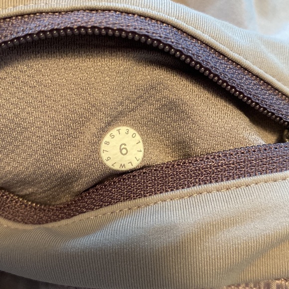 Lululemon Speed Shorts size 6 - Picture 6 of 6